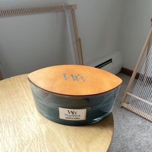 Woodwick Ellipse Juniper & Spruce candle